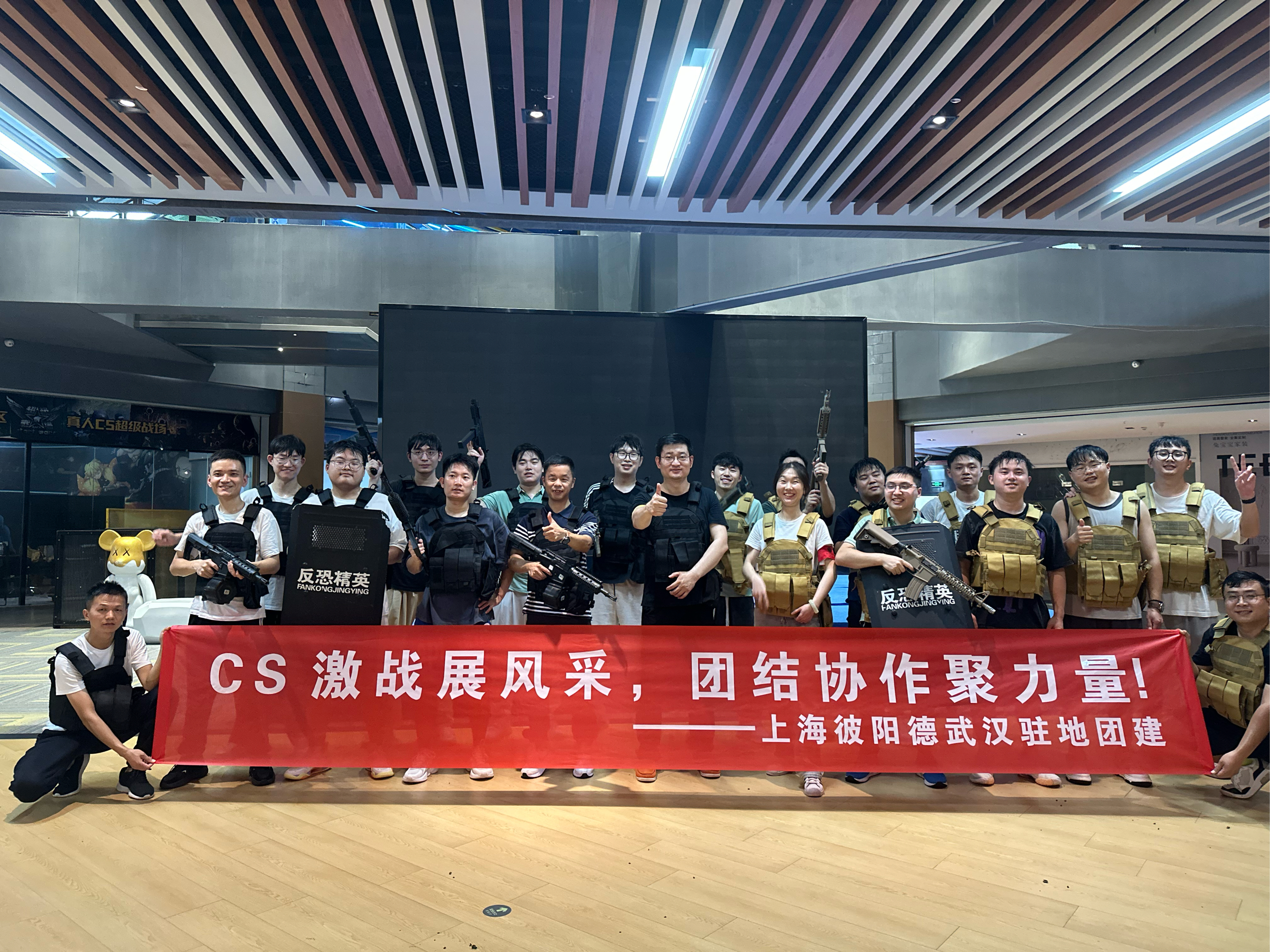 团队默契配合，冠军战队获得胜利的简单介绍